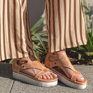 Bed Stu Women Platform Leather Sandals 9.5 Tan Brown Strapy
